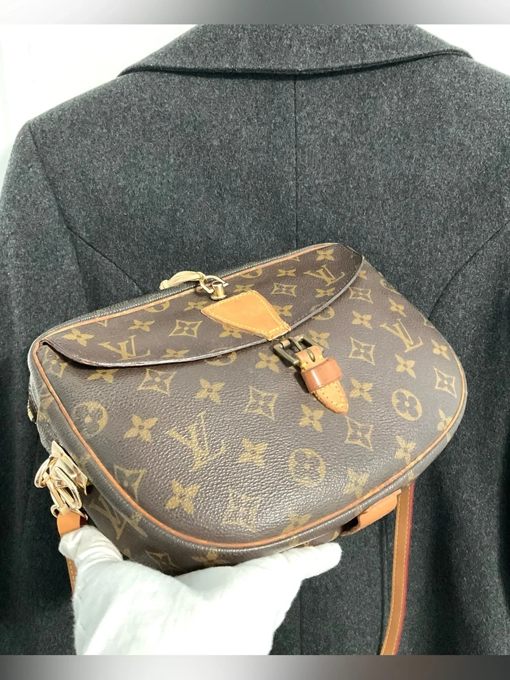 AUTHENTIC ✅MONOGRAM BAG TH8911 LOUIS VUITTON